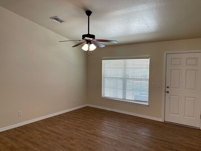 Building Photo - 8118 Juniper Rd