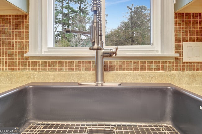 Building Photo - 500 Circle Dr