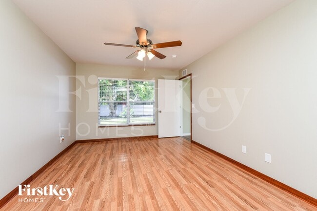 Building Photo - 3330 SW 27th Ave