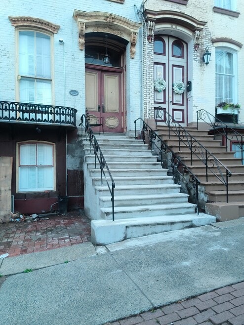 Building Photo - 17 Ash Grove Pl
