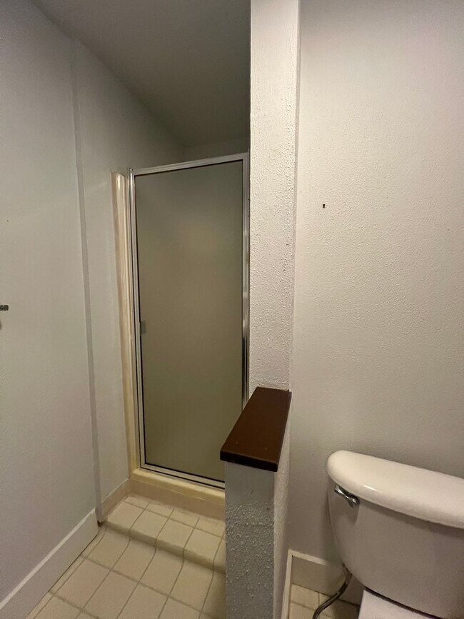 Building Photo - 2129