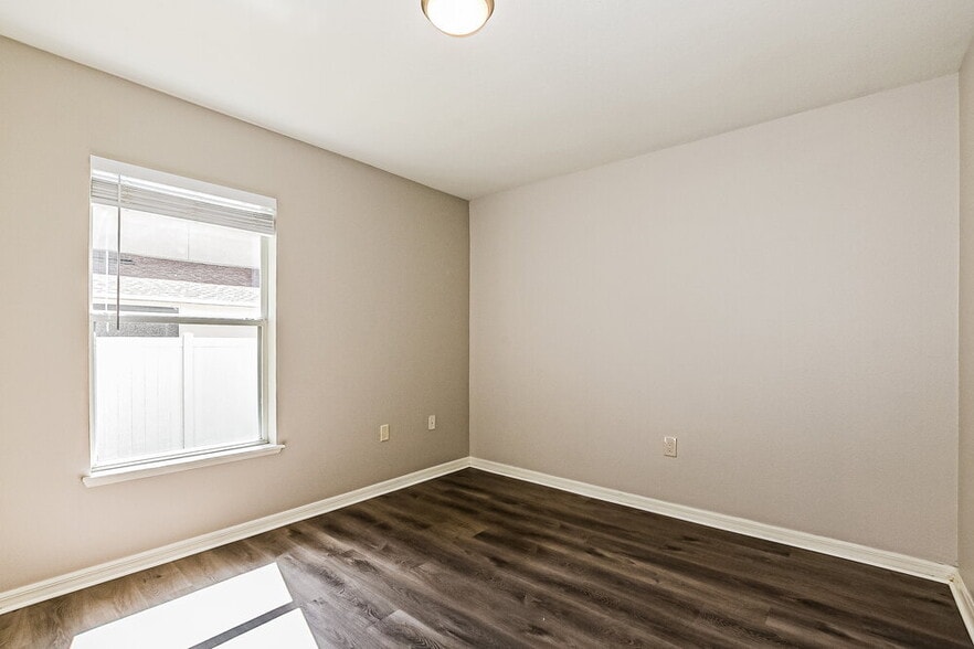 Building Photo - 801 Clear Brook Ct