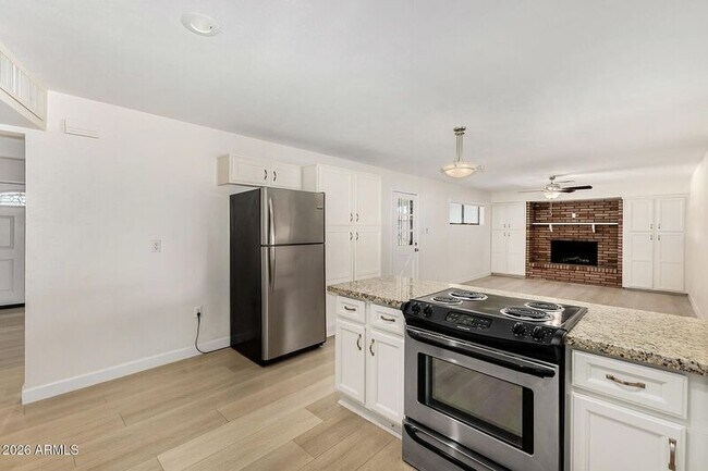 Building Photo - 220 E McKinley St