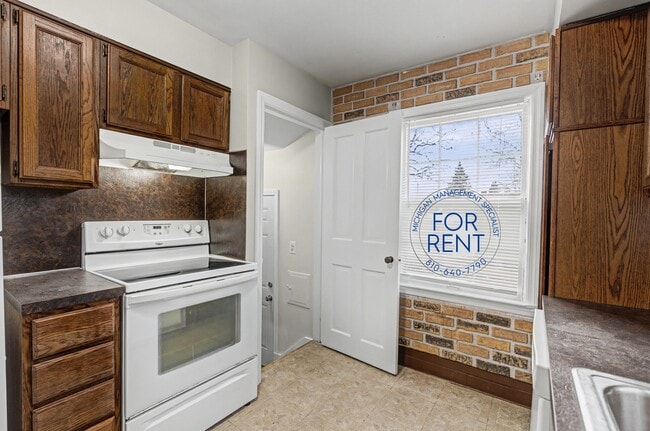 Building Photo - 1401 N Ballenger Hwy