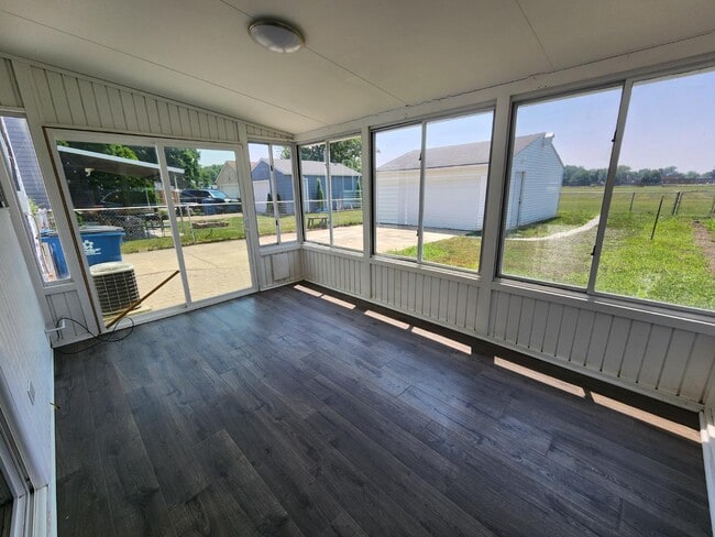 Building Photo - 292 Parkway Dr