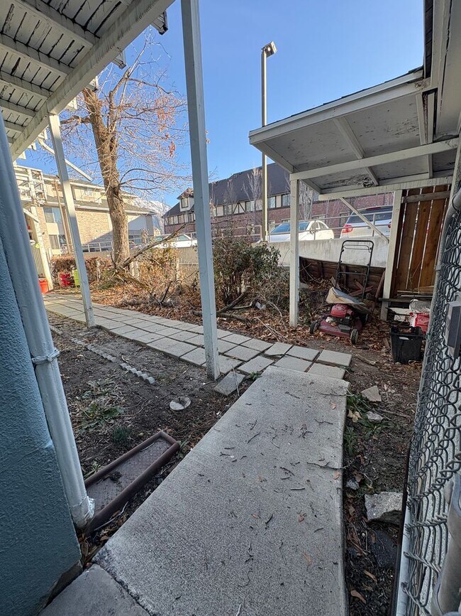 Building Photo - 39-43 W 880 N