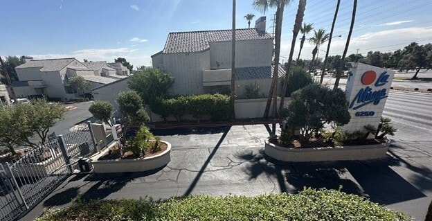 Entry Way - 6250 W Flamingo Rd