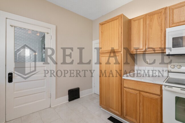 Building Photo - 410 S Estelle St