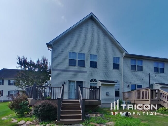 Building Photo - 2108 Royal Ct