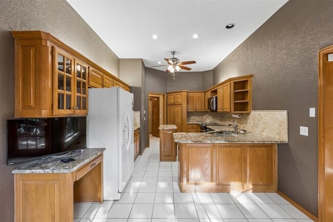 Building Photo - 1820 Chelsea Dr