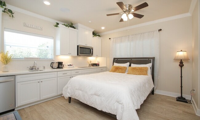 Building Photo - 3537 Mount Pleasant St