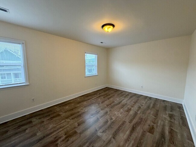 Building Photo - 1457 Avon St
