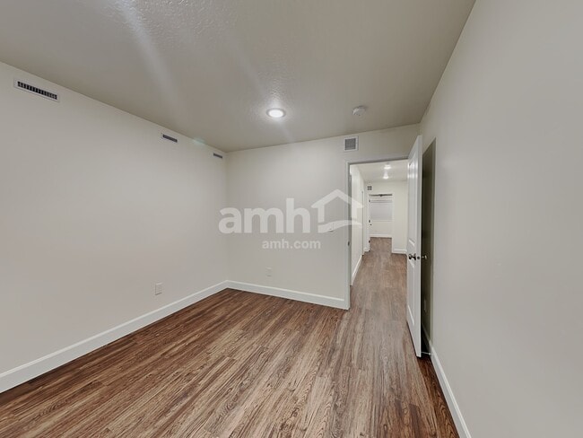 Building Photo - 4370 N Poplar St