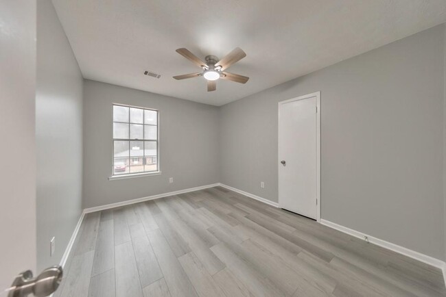 Building Photo - 8453 Alden Dr