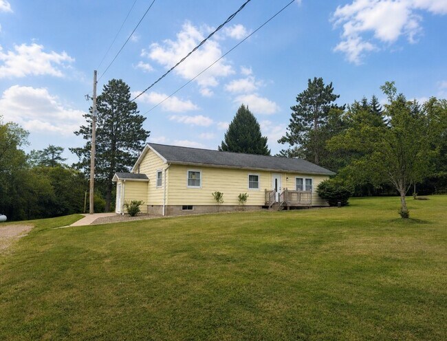 Building Photo - 10135 Sampson Rd