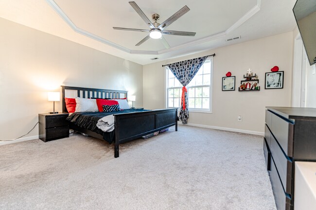 Building Photo - 174 Falling Leaf Dr