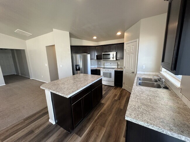 Building Photo - Charming Nampa Studio Retreat: Cozy and Co...