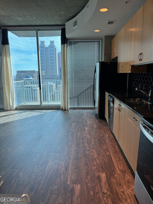 Building Photo - 400 W Peachtree St NW