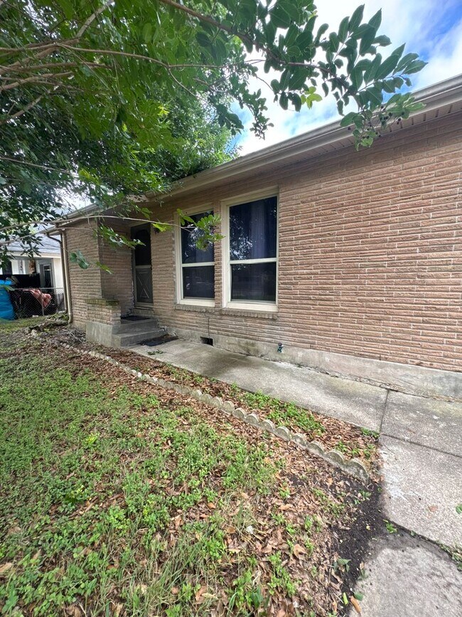 Building Photo - Lexington Subdivision-3/2-Move in ready! Call and schedule today!--Move in special