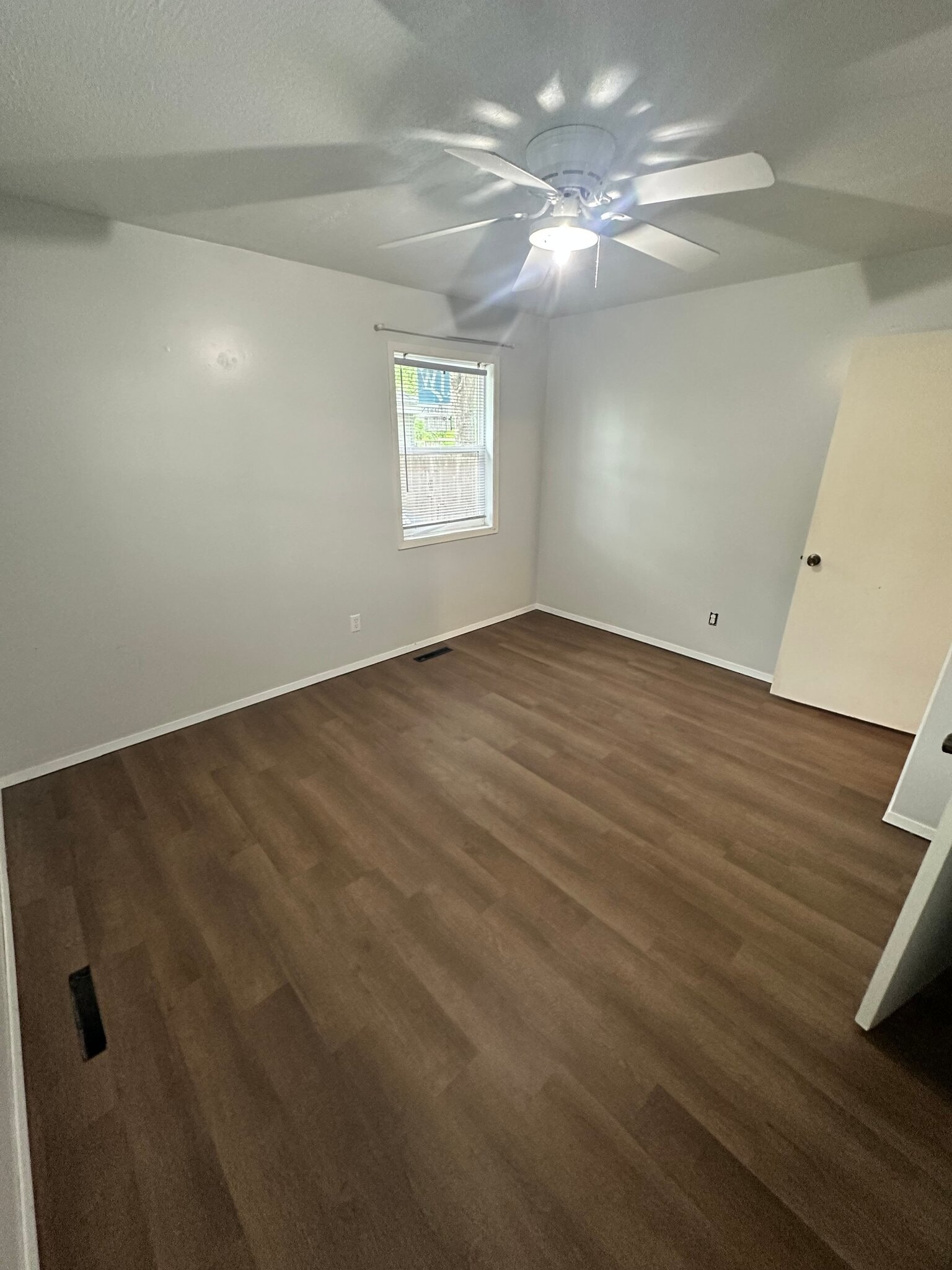 Building Photo - 717 Hillcrest Ave