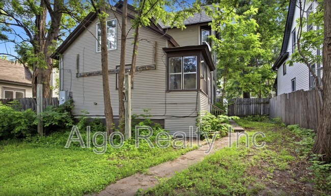 Building Photo - 2923 N Girard Ave