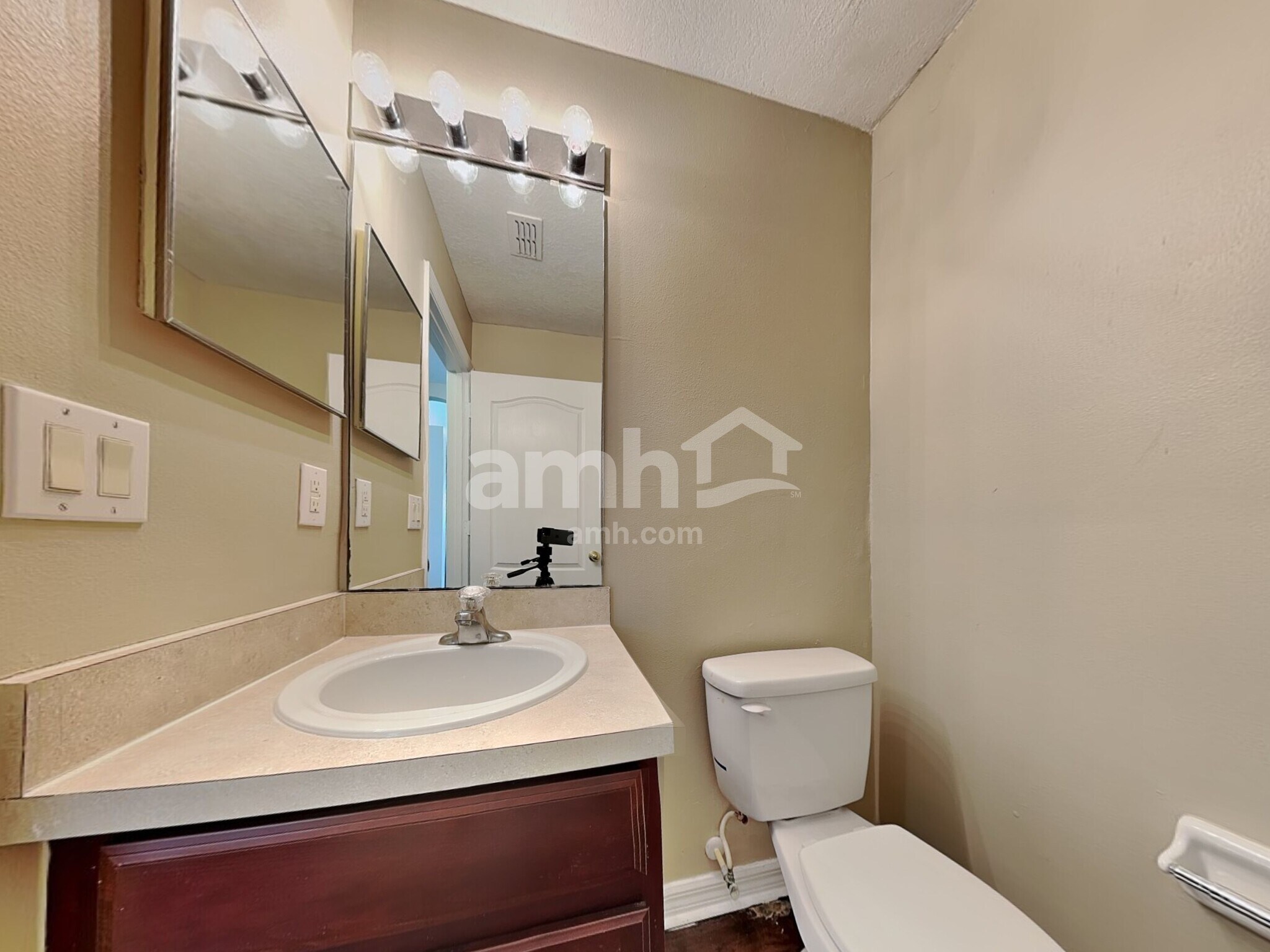 Building Photo - 366 Cabana View Way