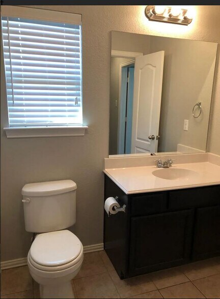 Building Photo - 2001 S Jennings Ave