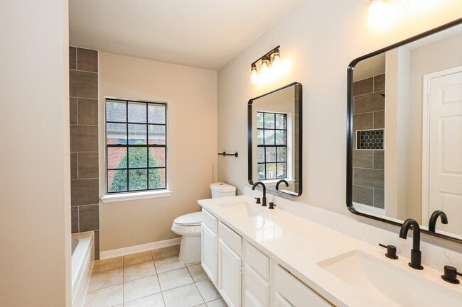 Building Photo - 18703 Evergreen Falls Dr