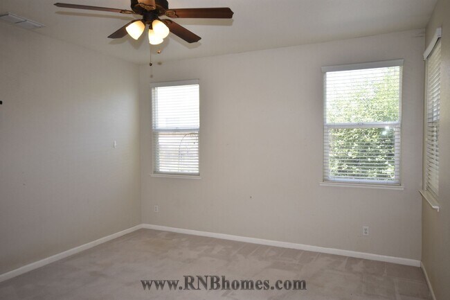 Building Photo - 133 Marinette Ct