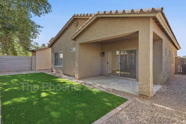 Building Photo - 554 E San Carlos Way