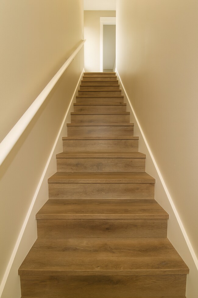 Building Photo - Your Bend Retreat: Spacious End Unit Townhouse with Pilot Butte Views