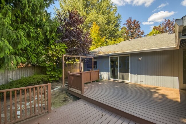 Building Photo - 13920 SW Tennessee Ln