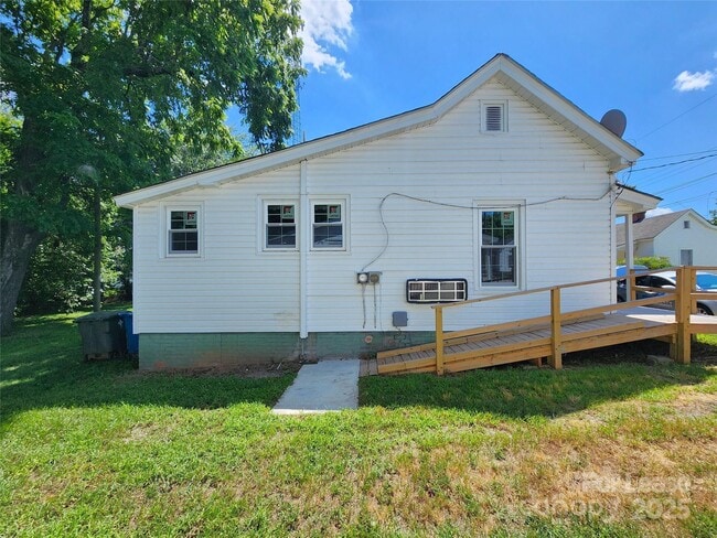 Building Photo - 37 Kesler St