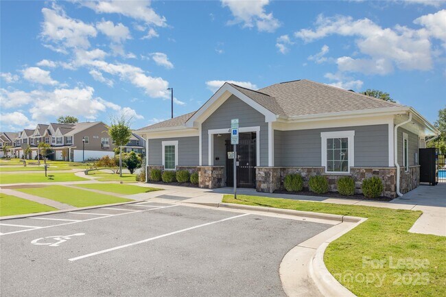 Building Photo - 6258 Tea Olive Dr