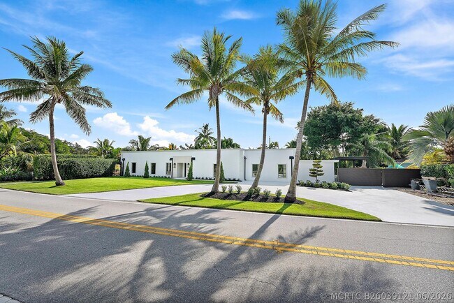 Building Photo - 391 W Riverside Dr