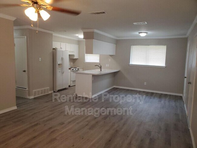 Building Photo - 325 Boulder Ct