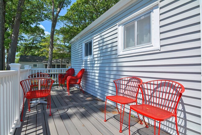 Building Photo - 2 Saratoga Ct