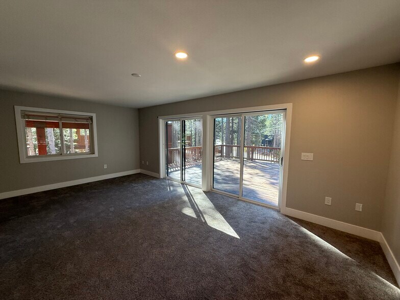living room - 11750 Chapelle Pl