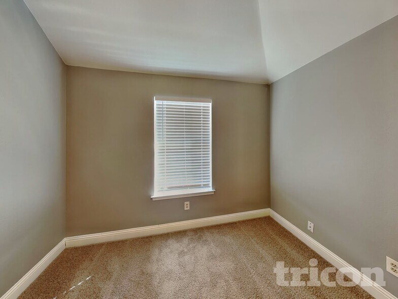 Building Photo - 725 Rawlins Dr