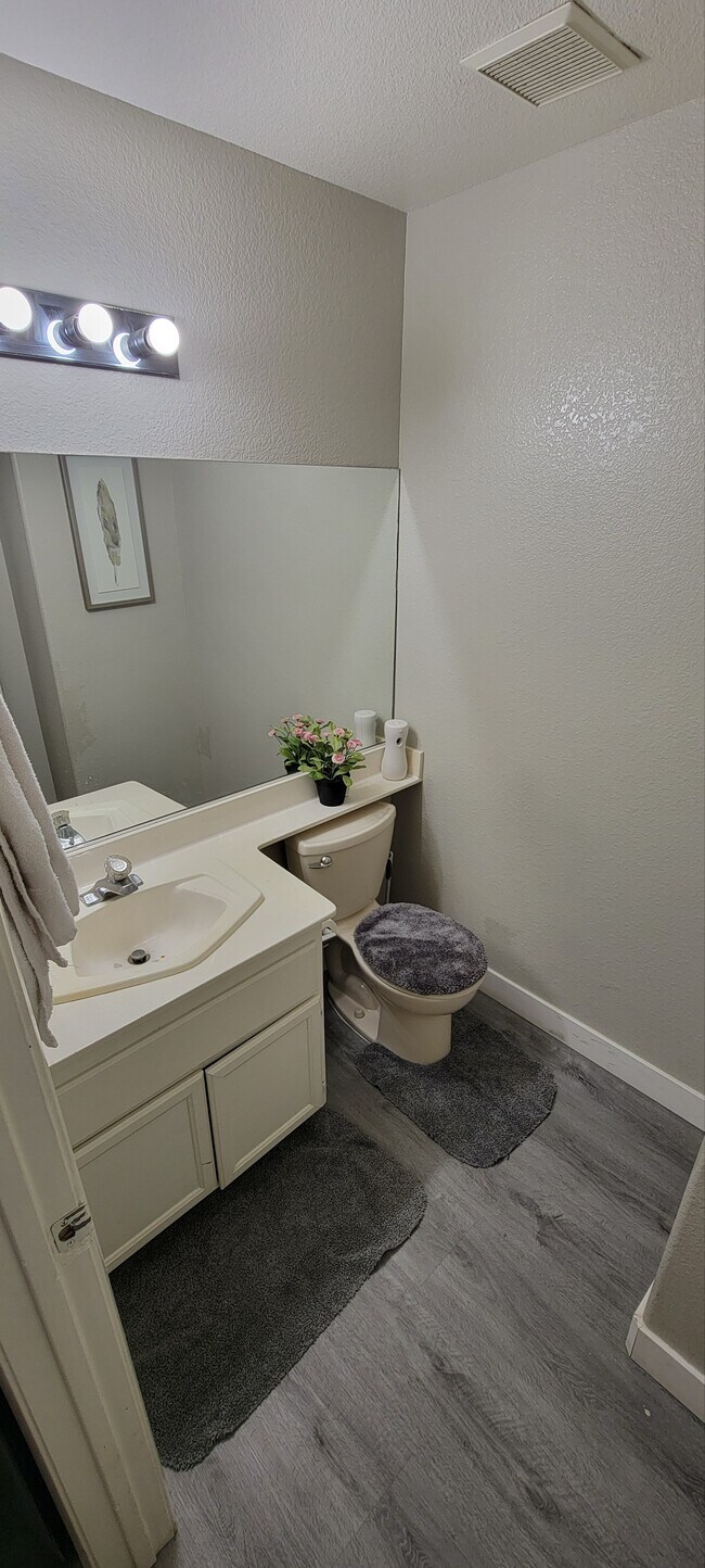 Building Photo - 6928 Oyster Shell Dr