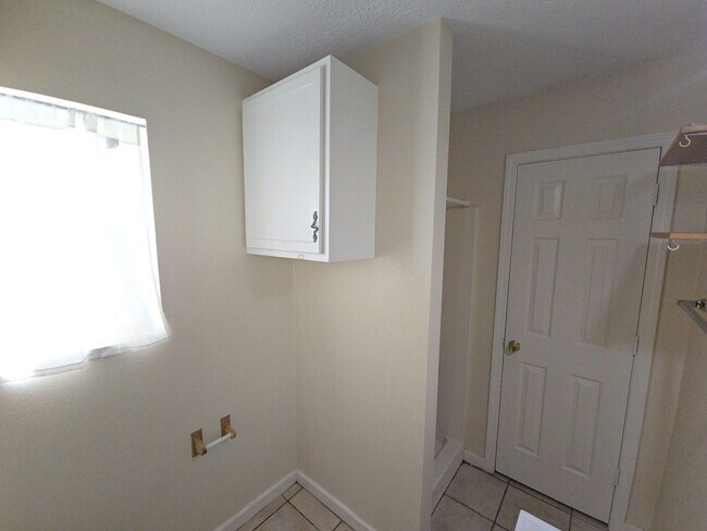 Building Photo - 409 Commerce St