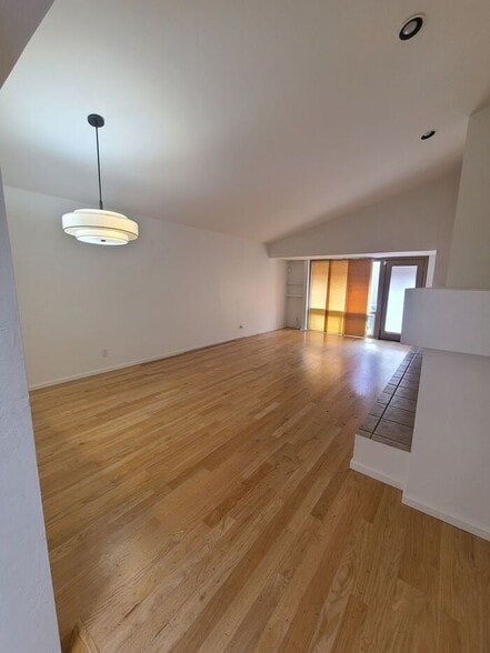 Building Photo - 3118 E Macenroe Ln