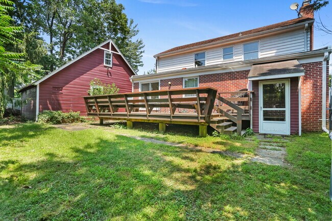 Building Photo - 11A Mead Ave