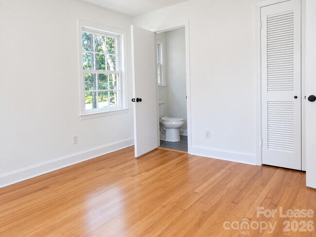 Building Photo - 7500 Thorncliff Dr