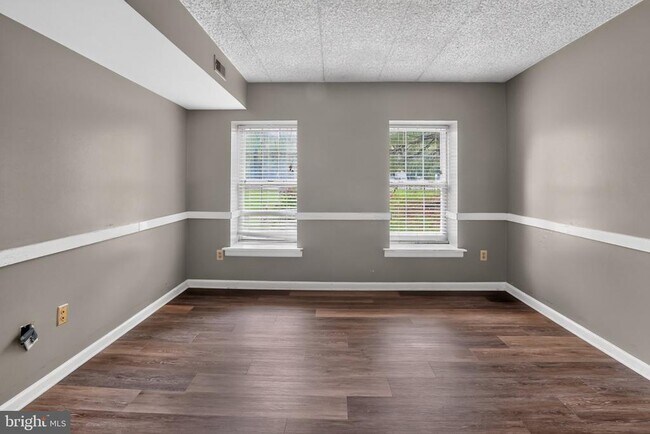 Building Photo - 702 Deer Run