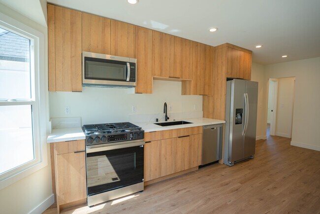 Building Photo - 1036 Westmoreland Ave