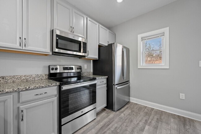 Building Photo - 3 Bedroom Townhome in Campbell County