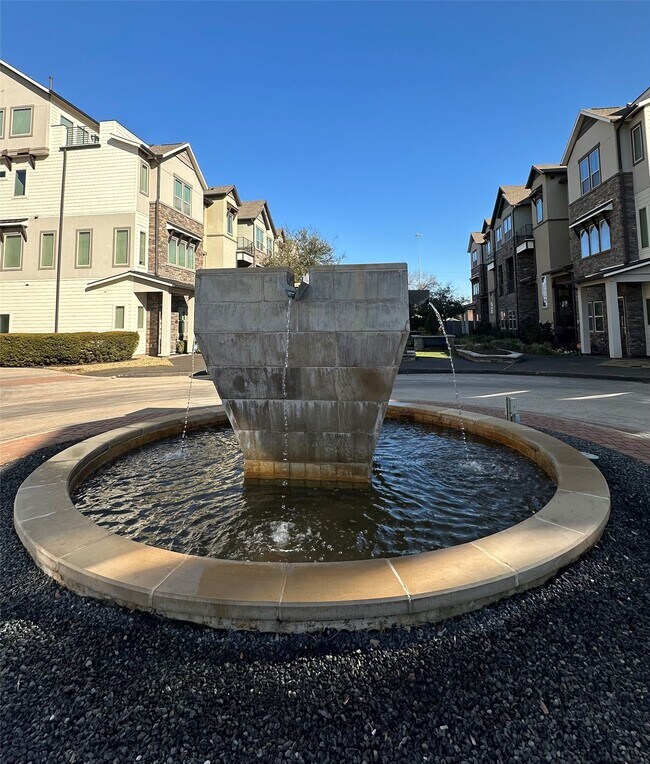 Building Photo - 2643 Fountain Key Blvd