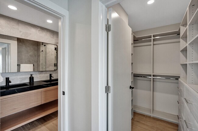 Building Photo - 876 Jeffery St