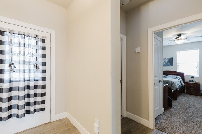 Building Photo - Spacious 3 Bedroom 2 Bath Home with 3-Car ...